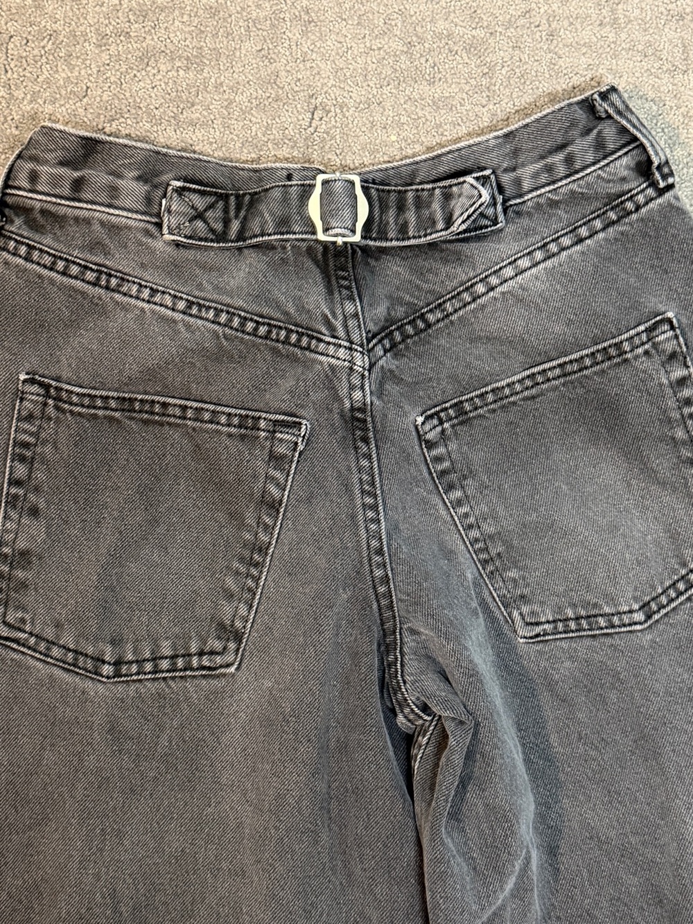 BDG Logan Buckle Baggy Barrel Jeans - Picture 5 of 9